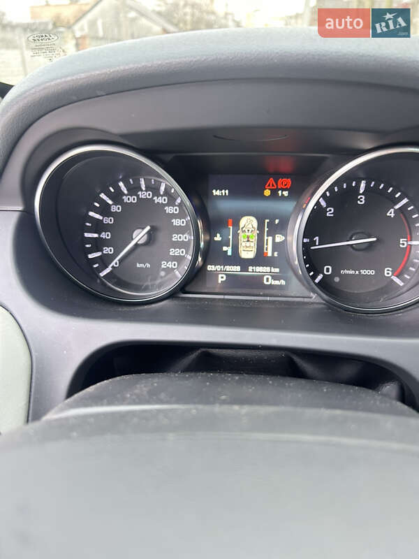 Внедорожник / Кроссовер Land Rover Discovery Sport 2015 в Монастыриске