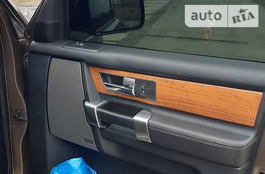 Позашляховик / Кросовер Land Rover Discovery 2010 в 