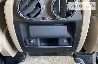 Позашляховик / Кросовер Land Rover Discovery 2012 в 