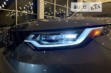 Позашляховик / Кросовер Land Rover Discovery 2021 в 