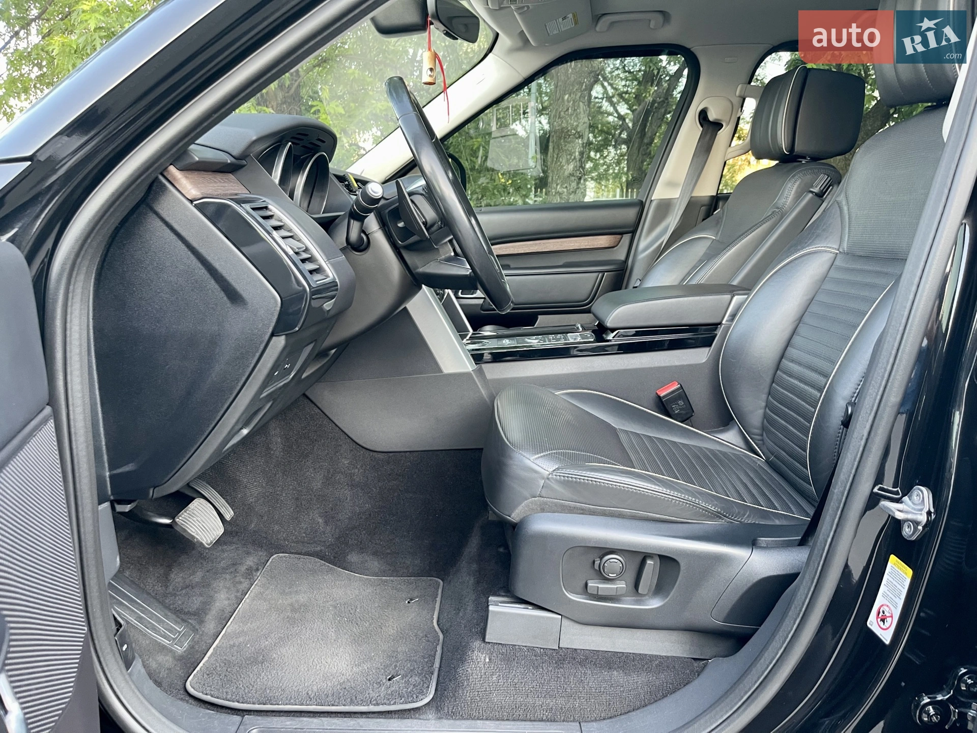2017 Land Rover Discovery - мініатюра 22