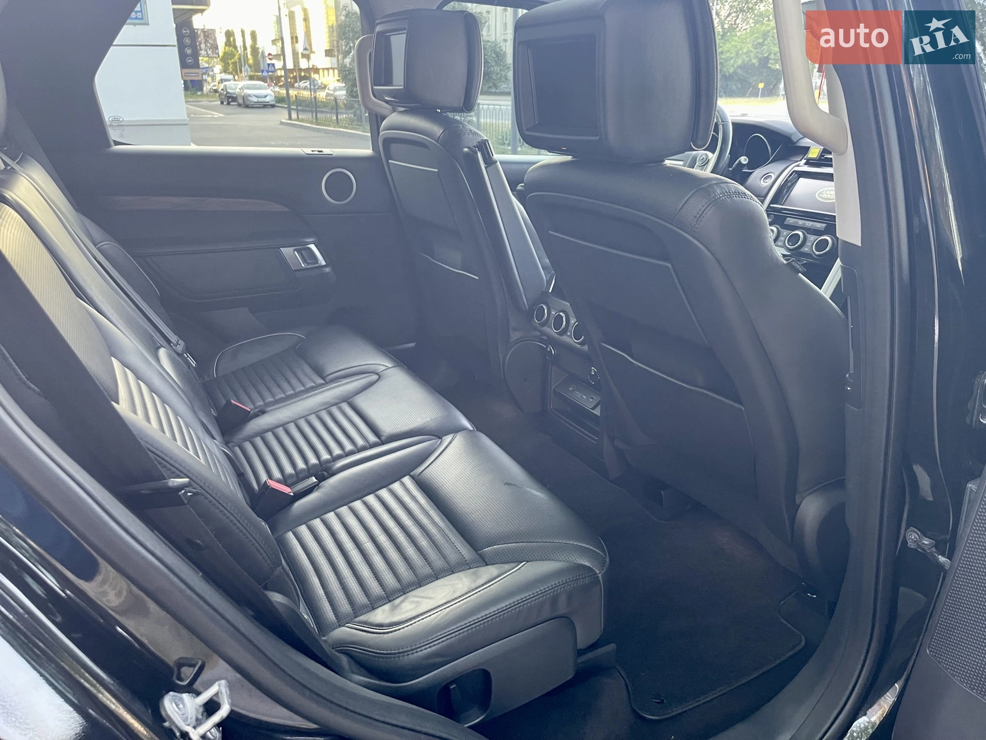 2017 Land Rover Discovery - мініатюра 36