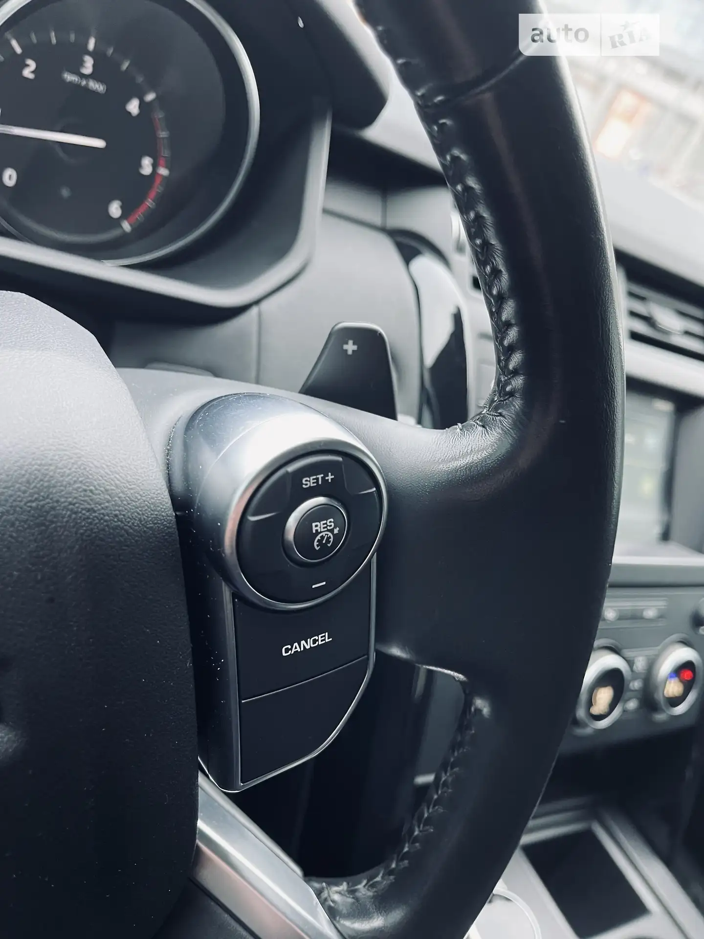 2017 Land Rover Discovery - мініатюра 32