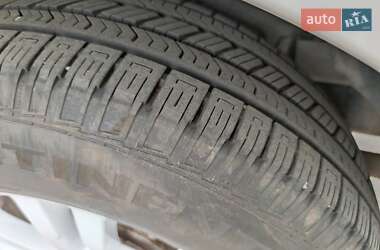 Внедорожник / Кроссовер Land Rover Discovery 2014 в 