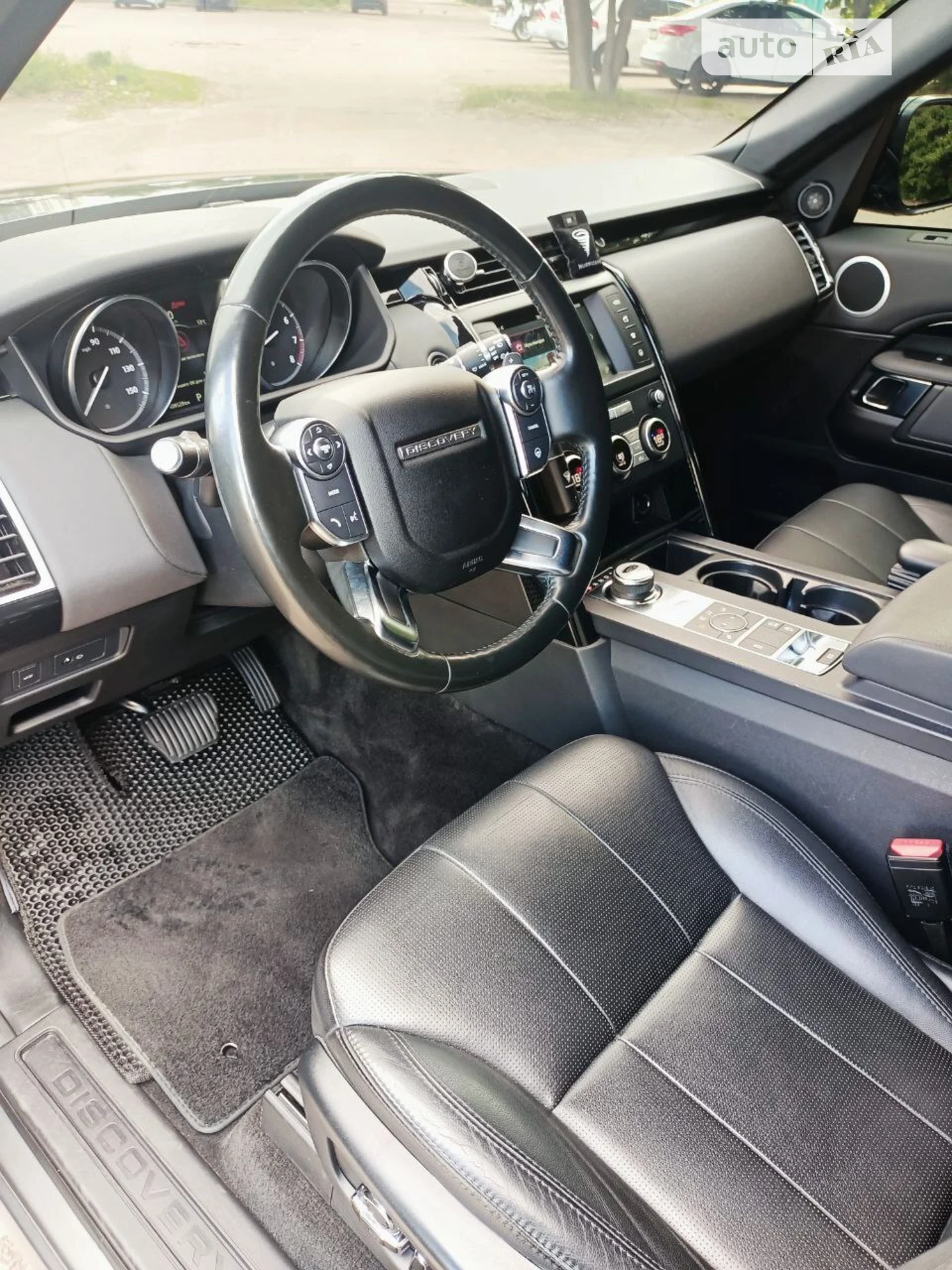 2017 Land Rover Discovery - мініатюра 28