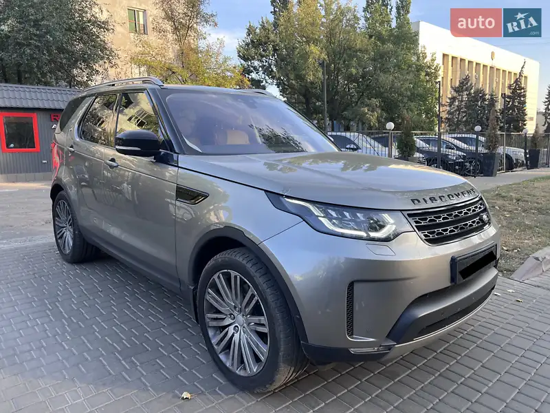 Внедорожник / Кроссовер Land Rover Discovery 2017 в 