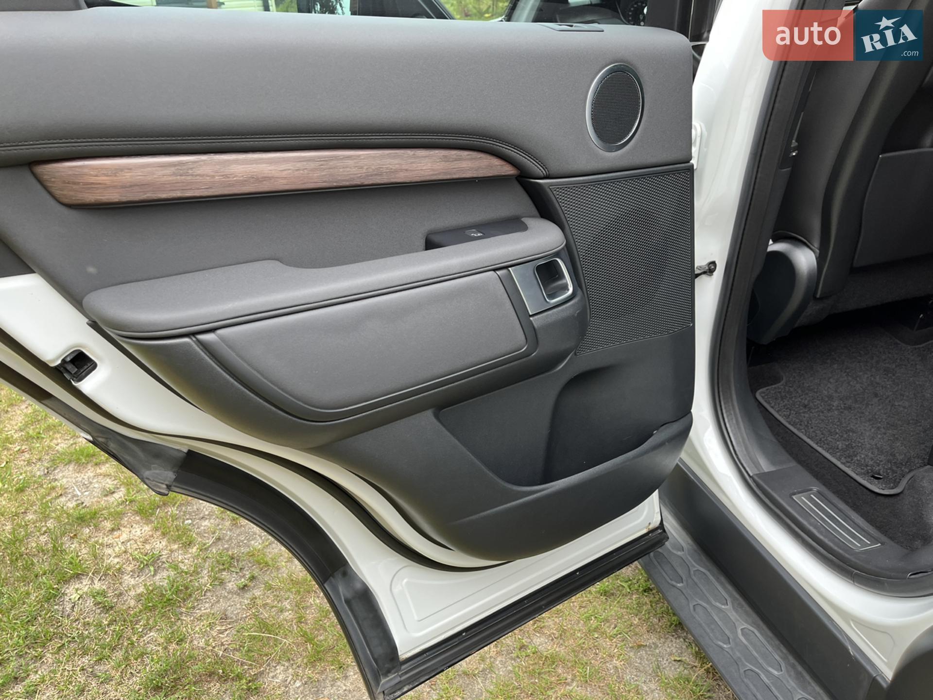2019 Land Rover Discovery - мініатюра 31