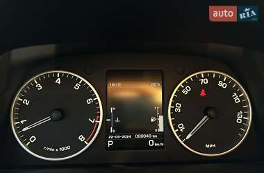Позашляховик / Кросовер Land Rover Discovery 2015 в 