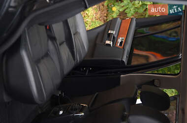 Внедорожник / Кроссовер Land Rover Discovery 2012 в 