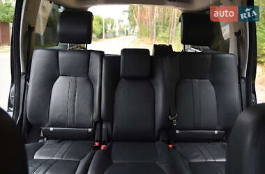 Внедорожник / Кроссовер Land Rover Discovery 2012 в 