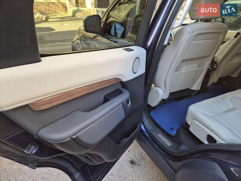 Внедорожник / Кроссовер Land Rover Discovery 2018 в Николаеве
