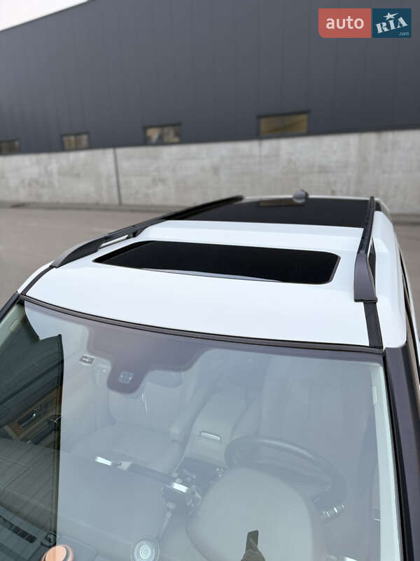 Внедорожник / Кроссовер Land Rover Discovery 2014 в Киеве