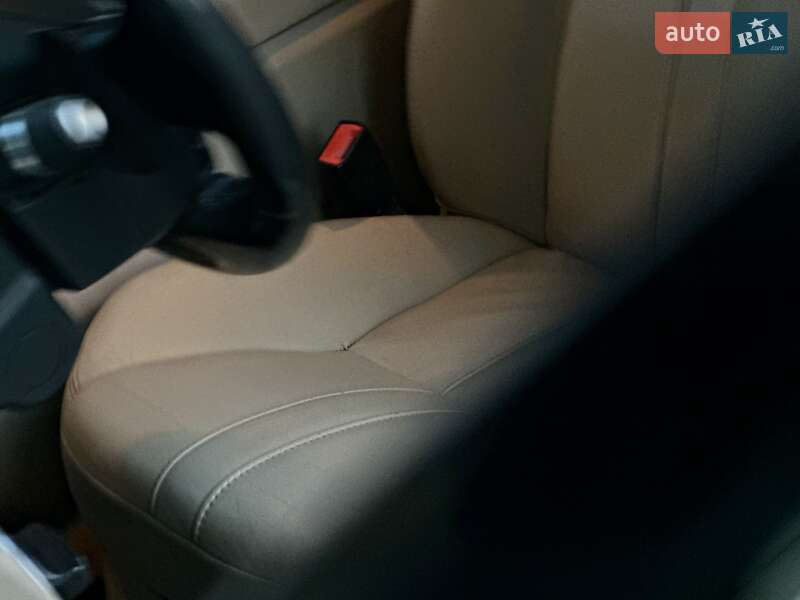 Позашляховик / Кросовер Land Rover Discovery 2015 в Тернополі