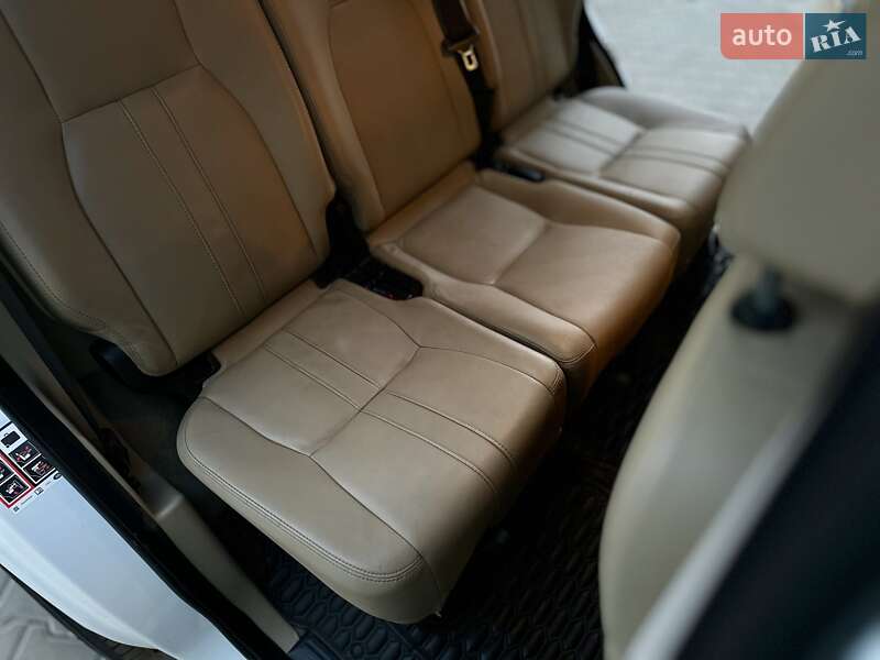Позашляховик / Кросовер Land Rover Discovery 2015 в Тернополі