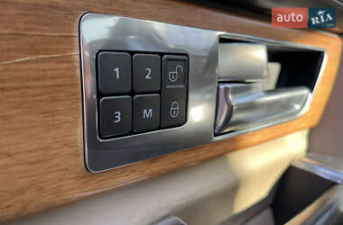 Внедорожник / Кроссовер Land Rover Discovery 2014 в 