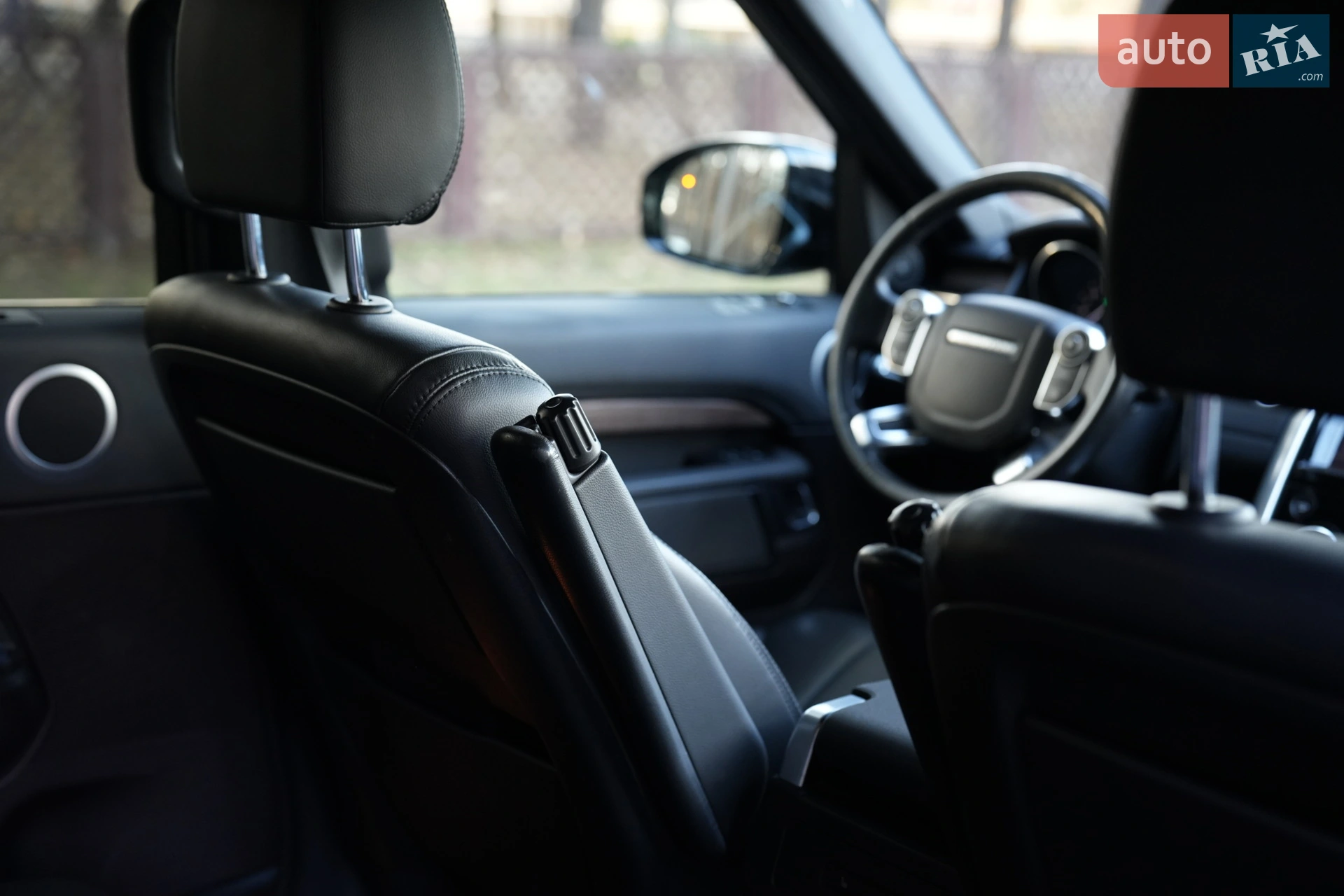 2017 Land Rover Discovery - мініатюра 14