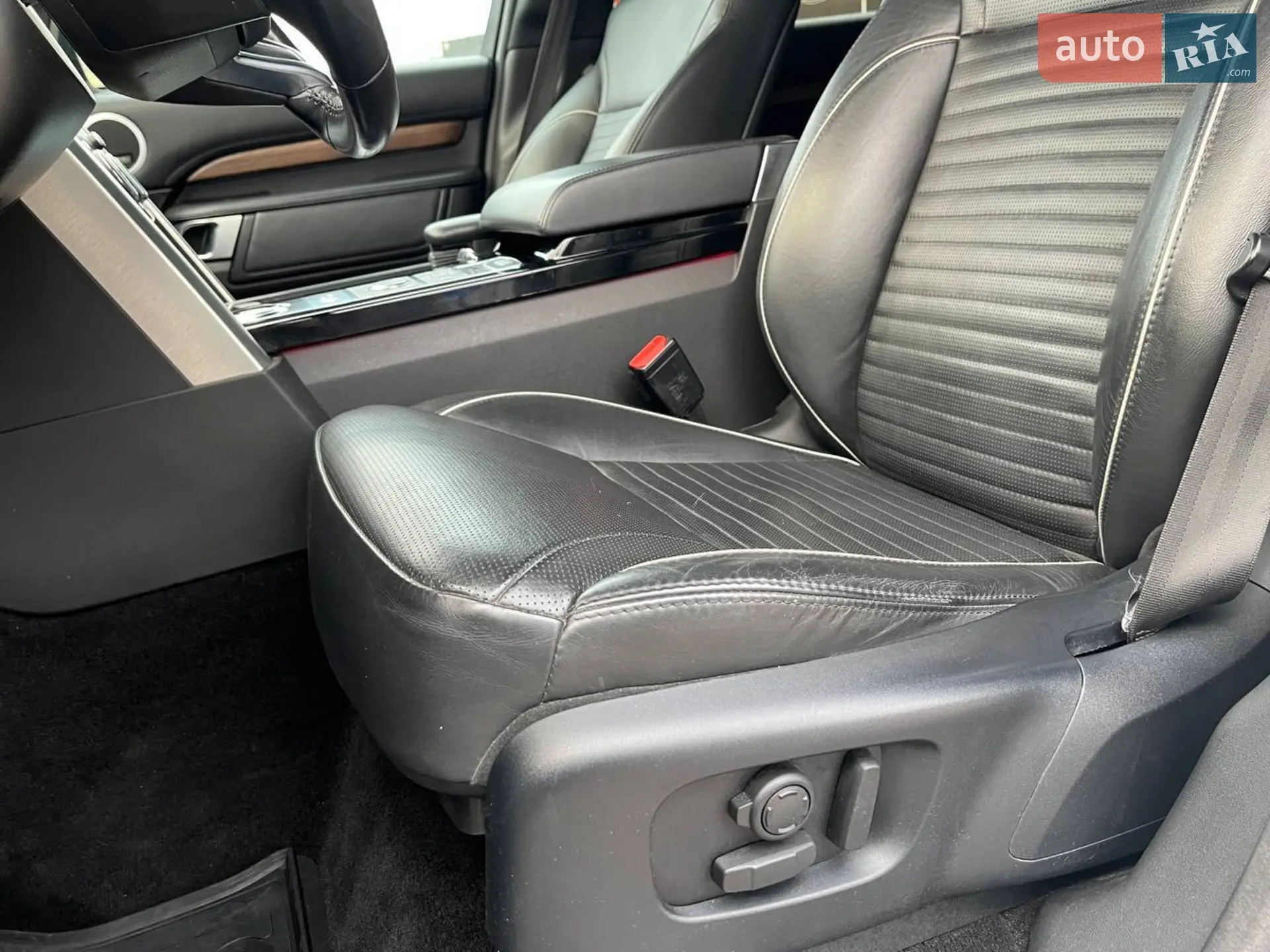 2017 Land Rover Discovery - мініатюра 23