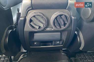 Позашляховик / Кросовер Land Rover Discovery 2012 в 
