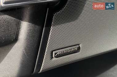 Позашляховик / Кросовер Land Rover Discovery 2012 в 