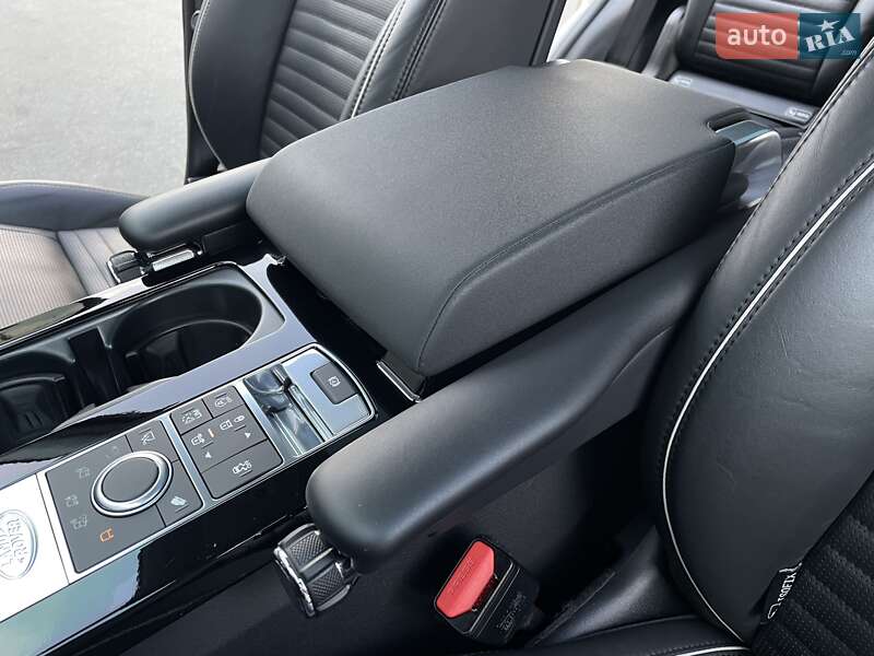 Внедорожник / Кроссовер Land Rover Discovery 2018 в Киеве