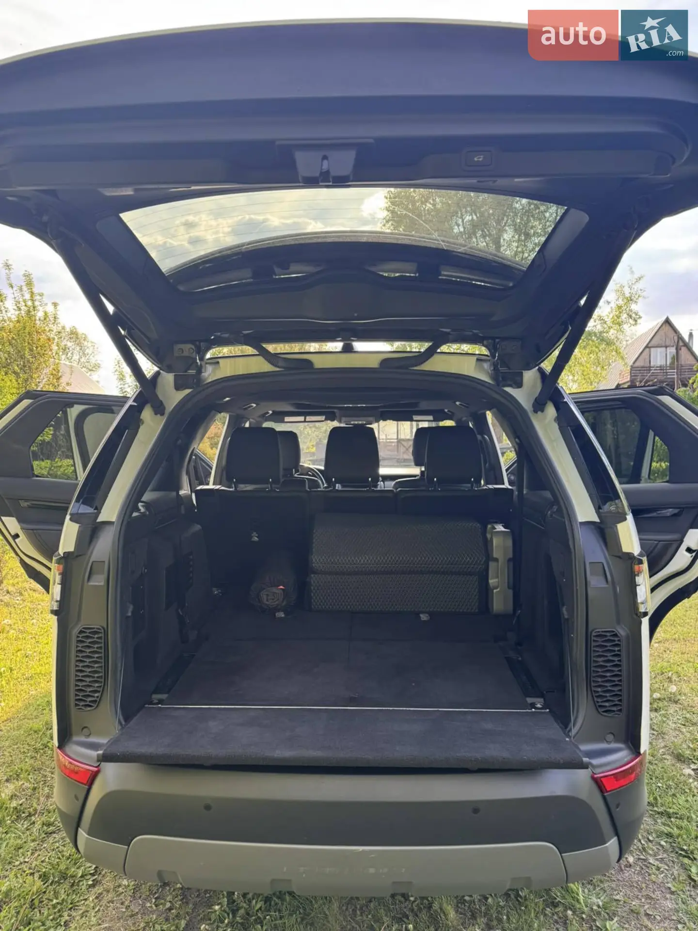2018 Land Rover Discovery - мініатюра 8