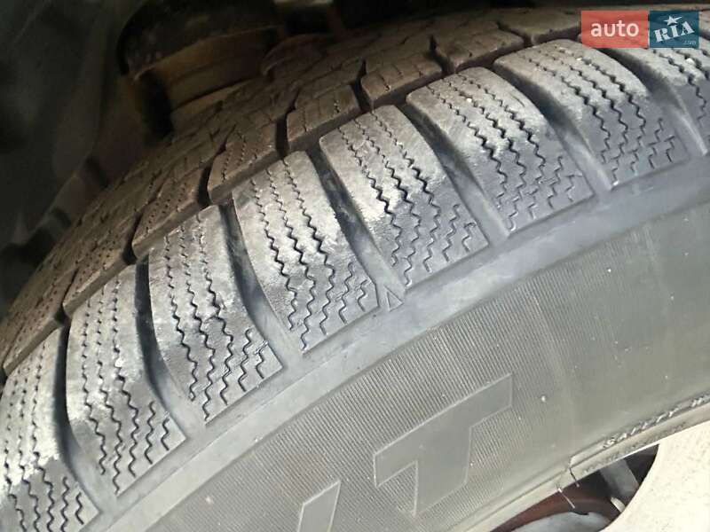 Внедорожник / Кроссовер Land Rover Discovery 2006 в Черновцах