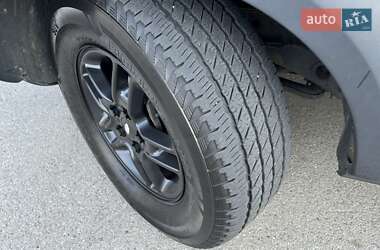 Внедорожник / Кроссовер Land Rover Discovery 2006 в 
