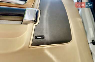 Позашляховик / Кросовер Land Rover Discovery 2015 в 