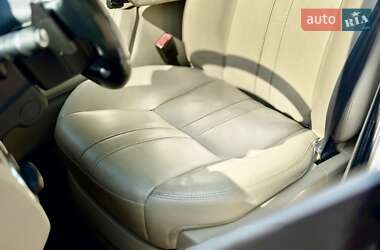 Позашляховик / Кросовер Land Rover Discovery 2015 в 