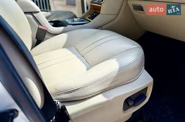 Позашляховик / Кросовер Land Rover Discovery 2015 в 