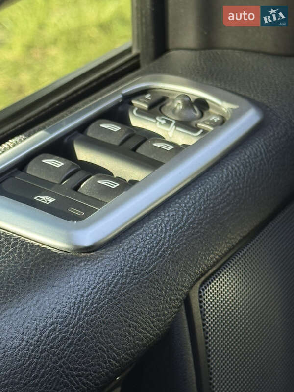 Позашляховик / Кросовер Land Rover Discovery 2015 в Хмельницькому