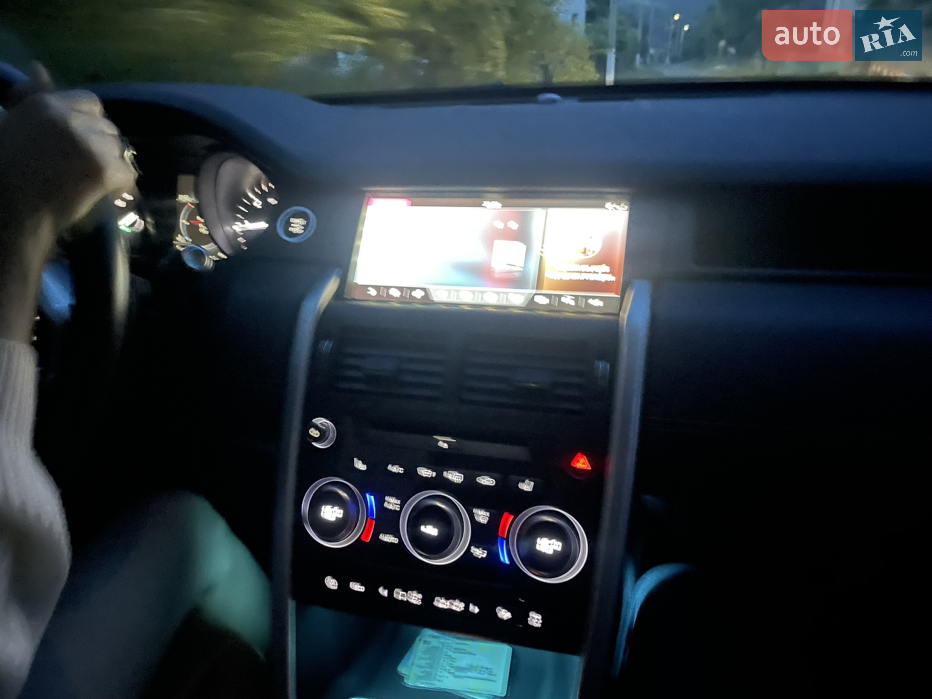 2017 Land Rover Discovery - мініатюра 24