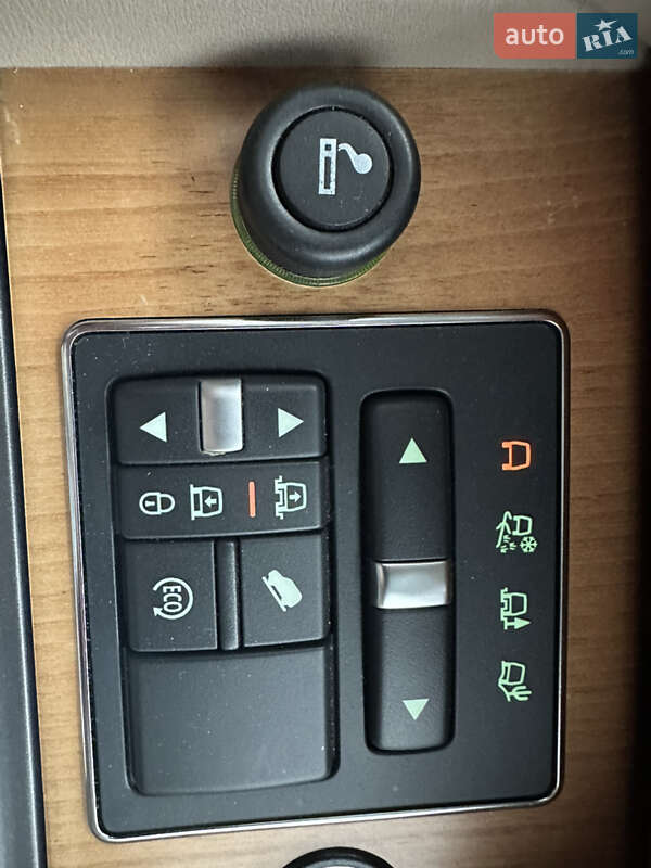 Внедорожник / Кроссовер Land Rover Discovery 2014 в Киеве