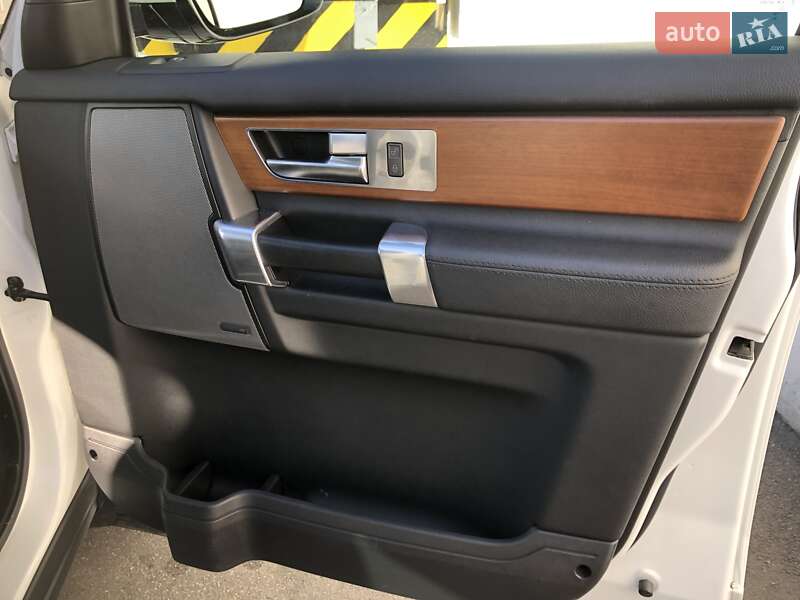 Внедорожник / Кроссовер Land Rover Discovery 2016 в Киеве