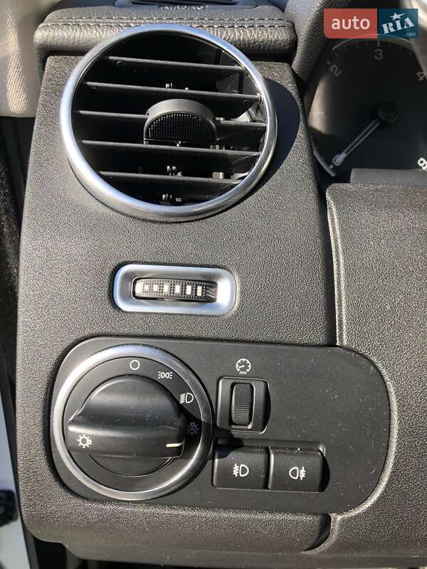 Внедорожник / Кроссовер Land Rover Discovery 2016 в Киеве