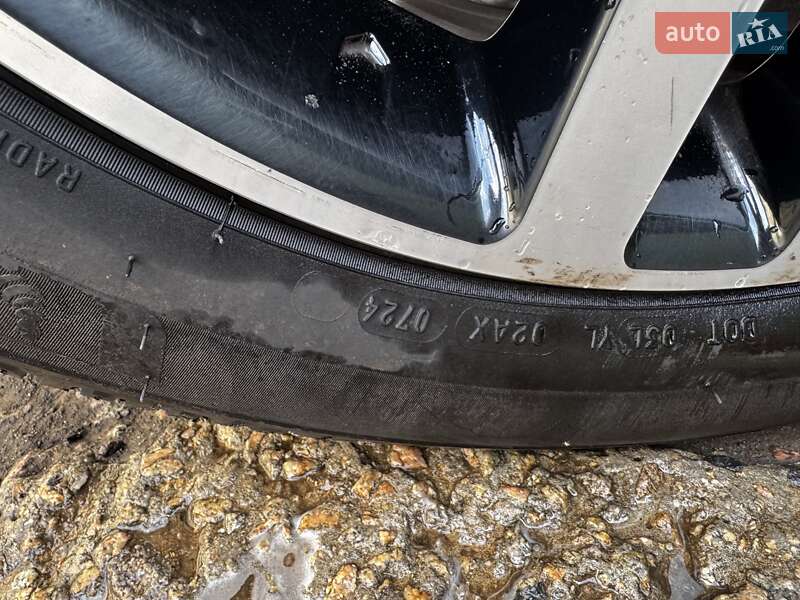 Позашляховик / Кросовер Land Rover Discovery 2016 в Києві