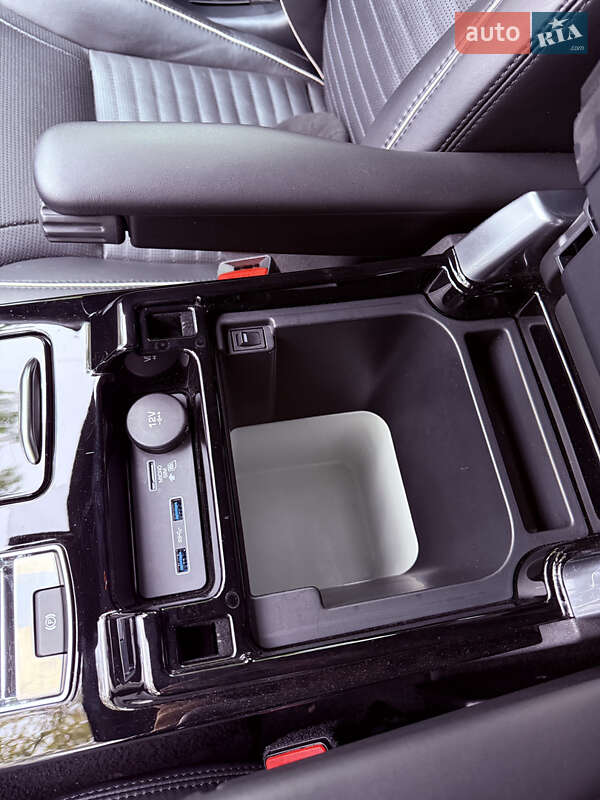 Позашляховик / Кросовер Land Rover Discovery 2019 в Києві