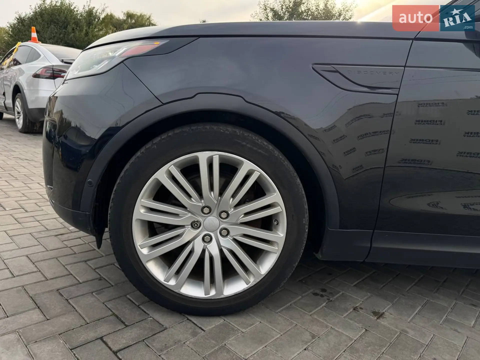 2017 Land Rover Discovery - мініатюра 4