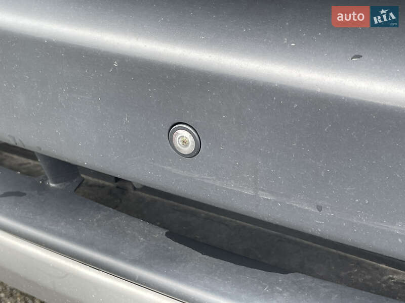 Внедорожник / Кроссовер Land Rover Discovery 2018 в Киеве