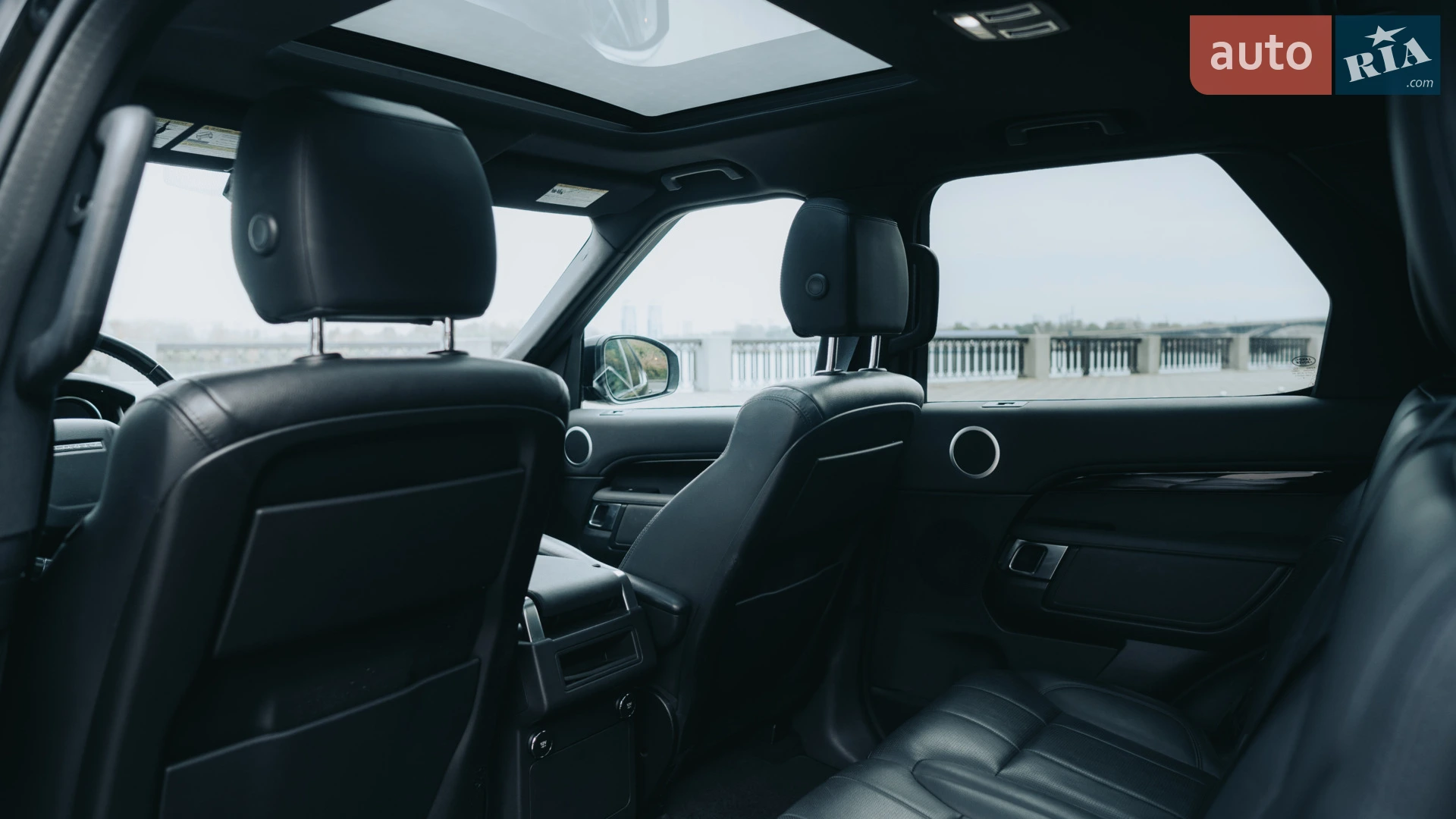 2019 Land Rover Discovery - мініатюра 31