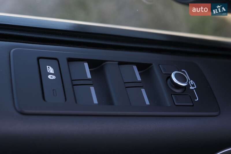 Внедорожник / Кроссовер Land Rover Discovery 2018 в Виннице