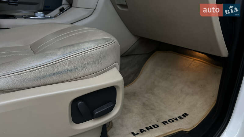 Внедорожник / Кроссовер Land Rover Discovery 2016 в Львове