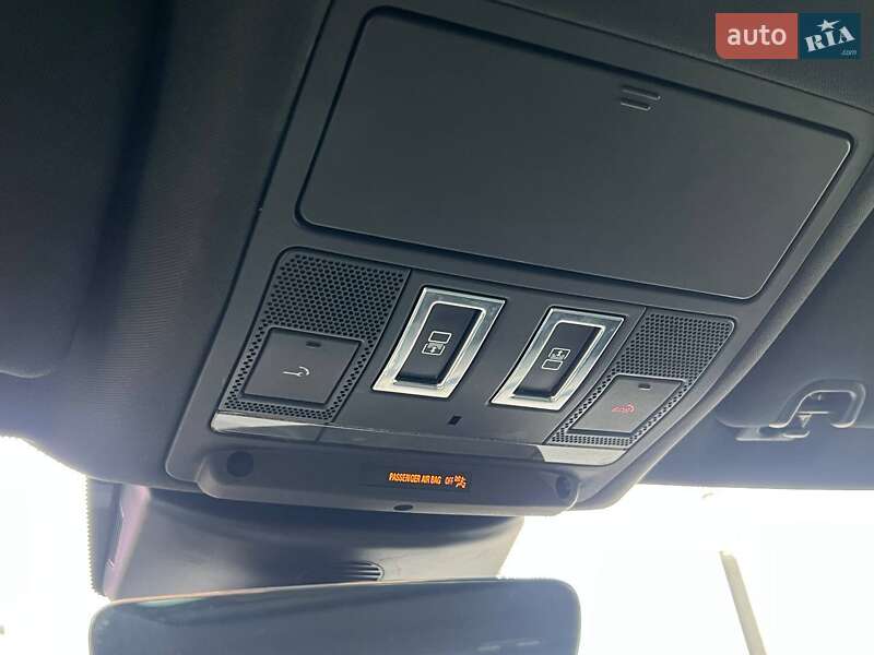 Внедорожник / Кроссовер Land Rover Discovery 2018 в Киеве