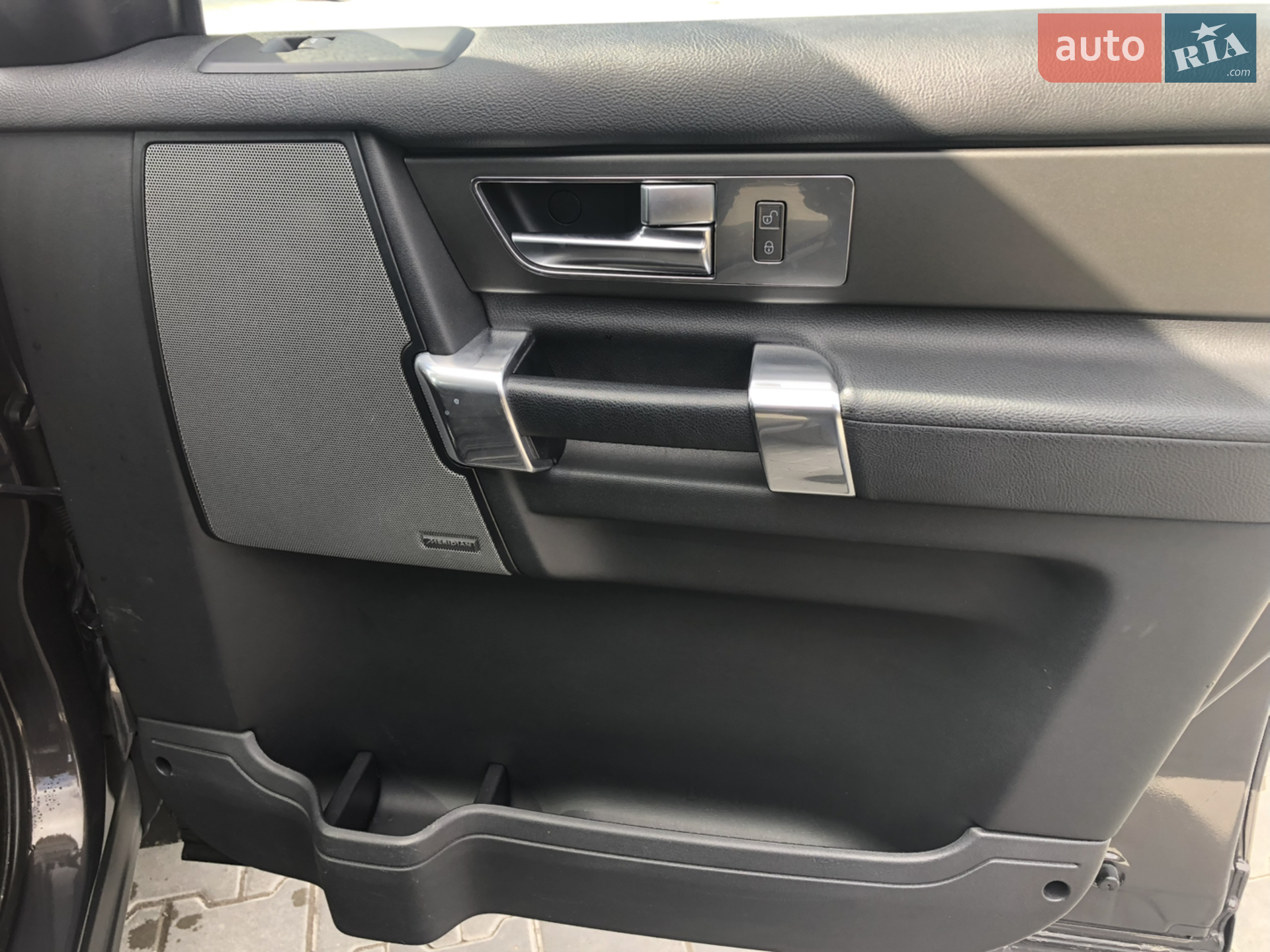 2015 Land Rover Discovery - мініатюра 18