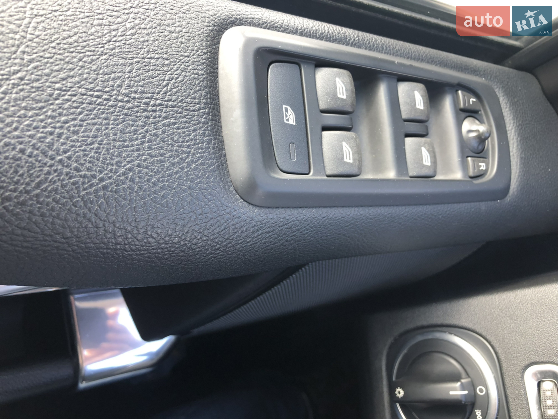 2015 Land Rover Discovery - мініатюра 27