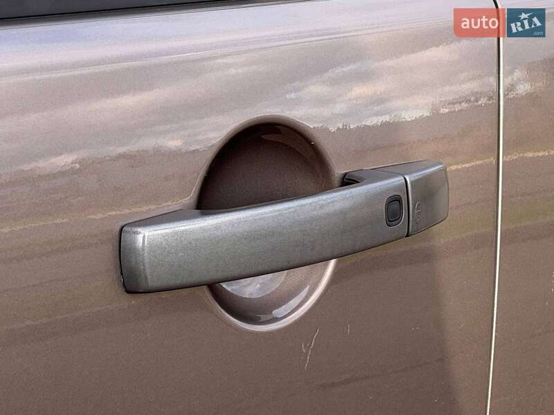 Внедорожник / Кроссовер Land Rover Discovery 2015 в Кривом Роге