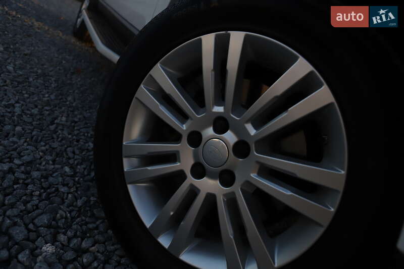 Внедорожник / Кроссовер Land Rover Discovery 2016 в Дрогобыче