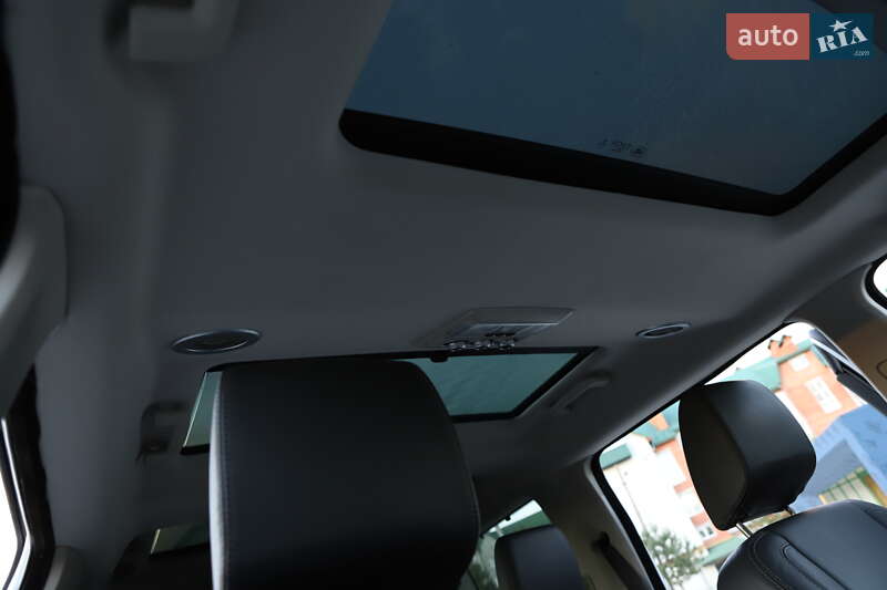 Внедорожник / Кроссовер Land Rover Discovery 2016 в Дрогобыче