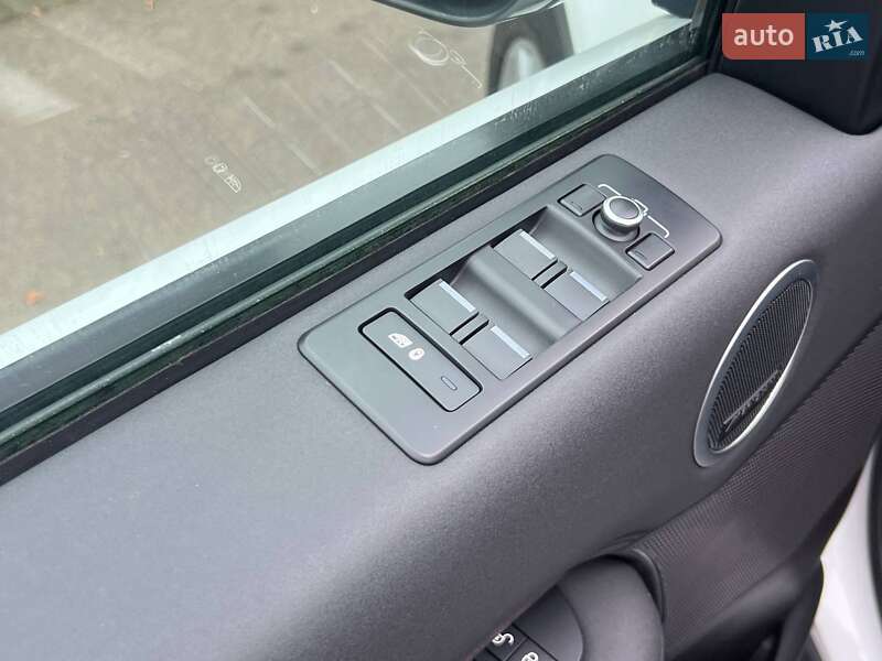 Внедорожник / Кроссовер Land Rover Discovery 2017 в Киеве