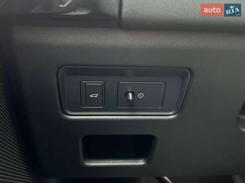 Внедорожник / Кроссовер Land Rover Discovery 2017 в Киеве